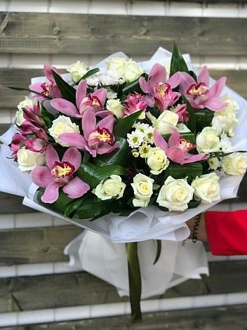 Букет цветов из: Розы и Хризантемы в Марьино Сергиево-Посадский района