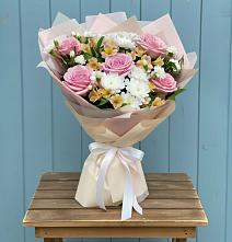 Букет цветов из:  Гвоздики, Орхидеи и Розы в Марьино Сергиево-Посадский района