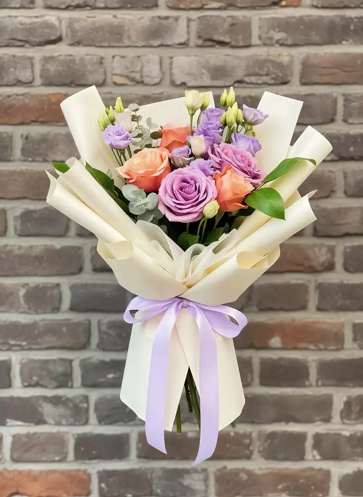 Букет цветов из: Лизиантусы и Розы в Марьино Сергиево-Посадский района