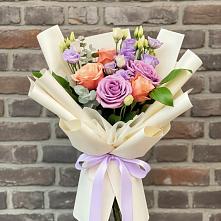 Букет цветов из:  Лизиантусы и Розы в Марьино Сергиево-Посадский района