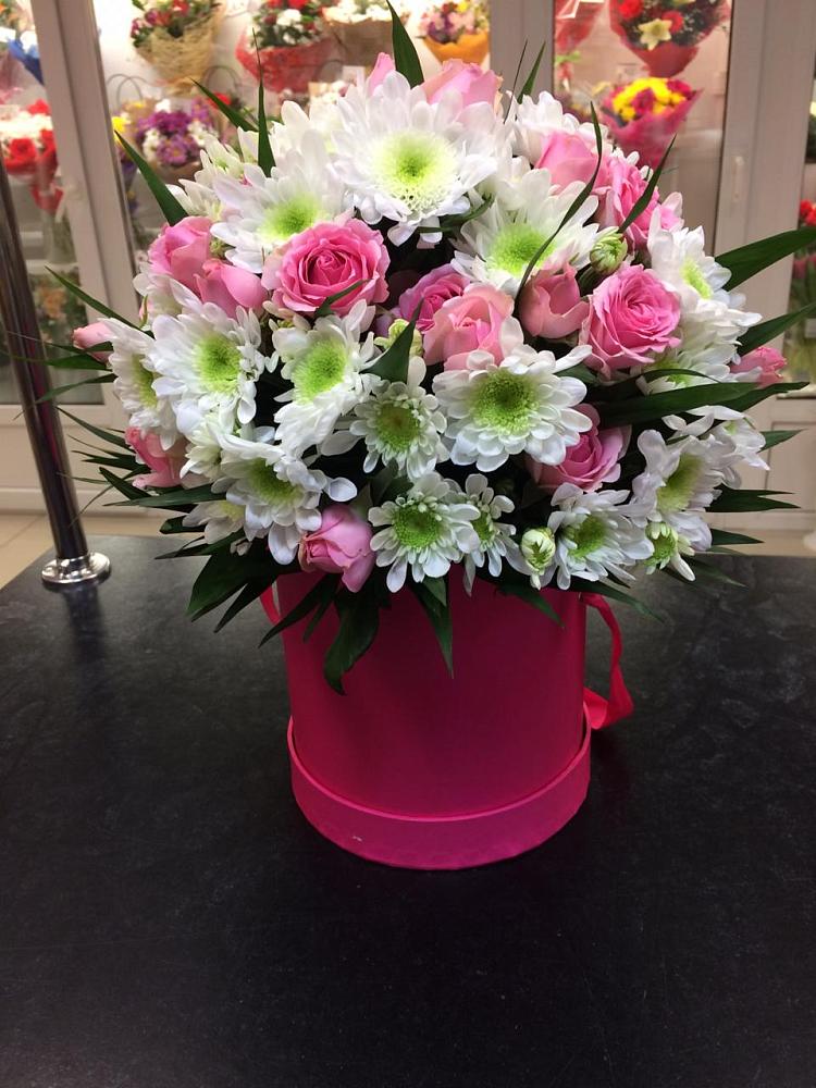 Цветочная композиция из Розы и Хризантемы в шляпной коробке в Марьино Сергиево-Посадский района