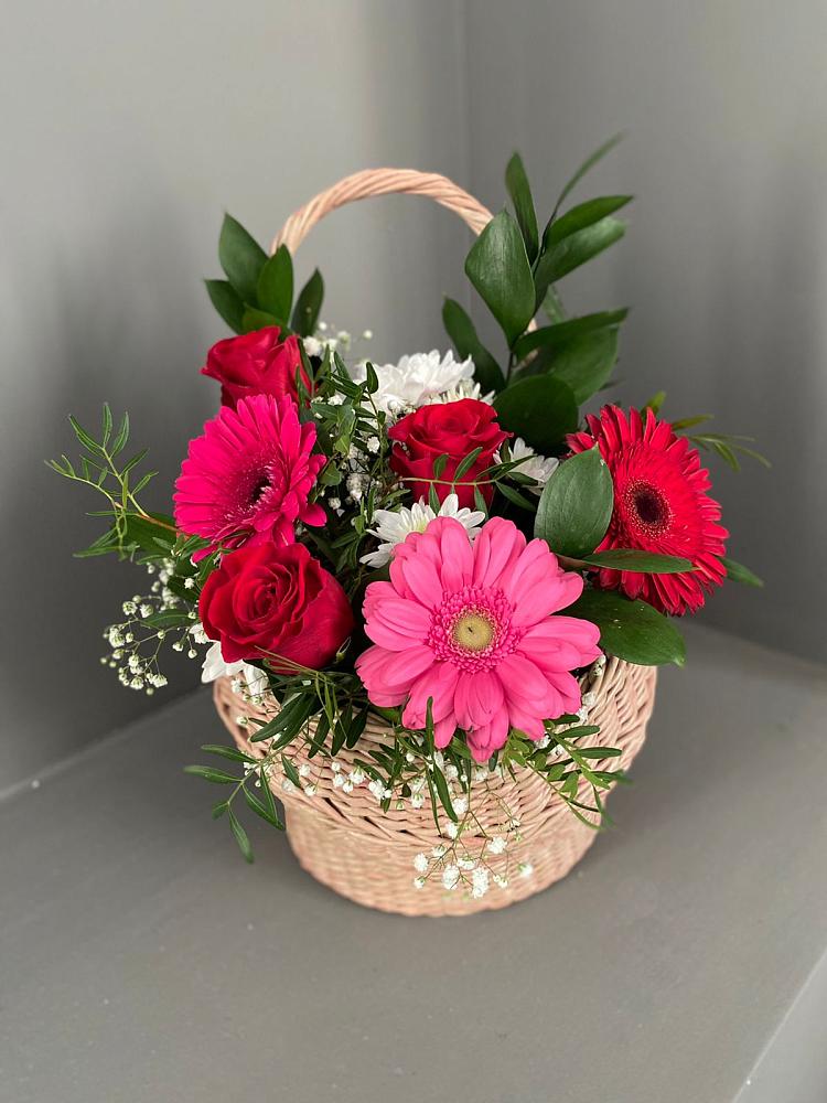 Цветочная композиция из Розы, Хризантемы и Герберы в корзине в Марьино Сергиево-Посадский района