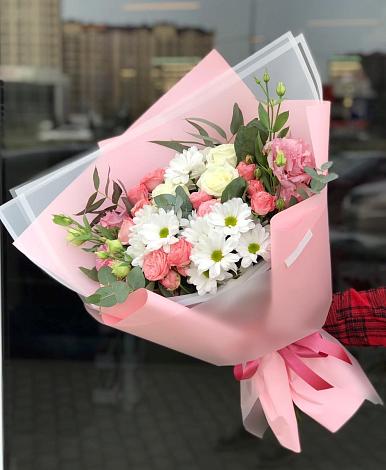 Букет цветов из: Розы, Лизиантусы и Хризантемы в Марьино Сергиево-Посадский района